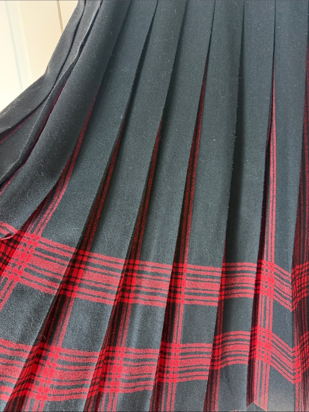 Vtg Pendleton Black red tartan plaid pletedMidi Skirt USA! Nice - Picture 2 of 5